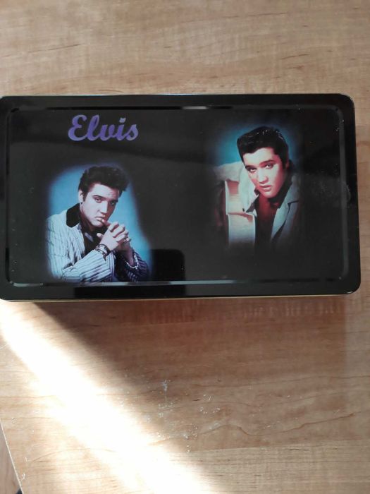 Vand Set ELVIS PRESLEY (Plosca whiski,Briceag,Breloc chei )