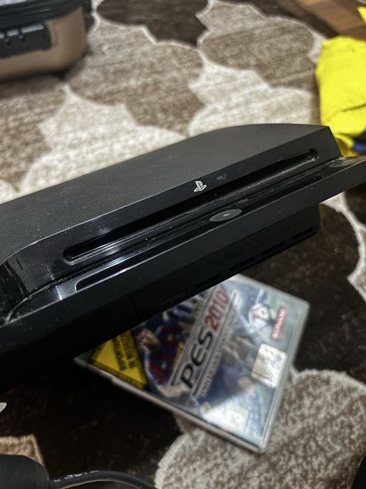 Vând PlayStation 3 în stare foarte bună, perfect funcțional