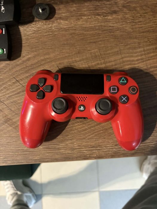 Продавам playstation 4 1tb