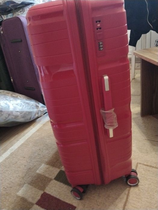 Чемодан красный бу