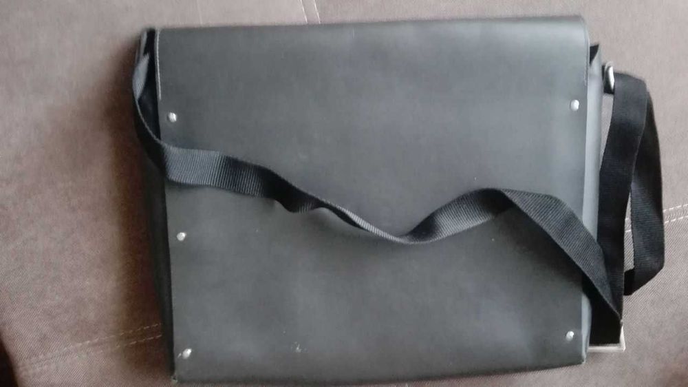 Geanta laptop / Servieta laptop 15-17 inci de umar / mana