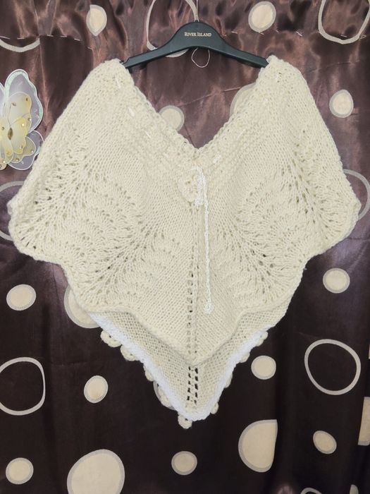 Pelerina croșetata manual