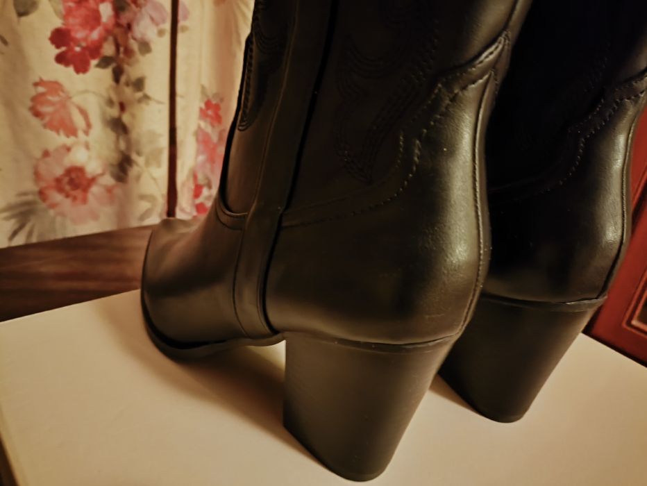 Стильные женские ботильоны-казаки