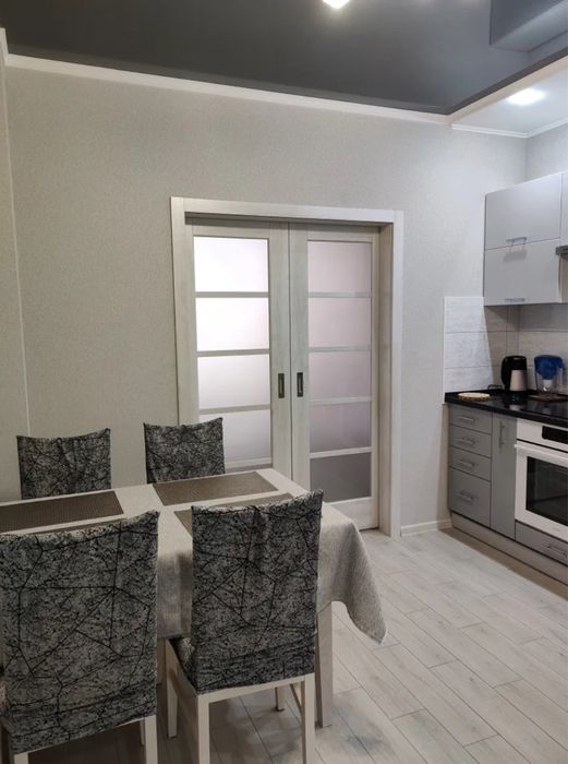 Сдам 2х комн квартиру посуточно, 4мкрн