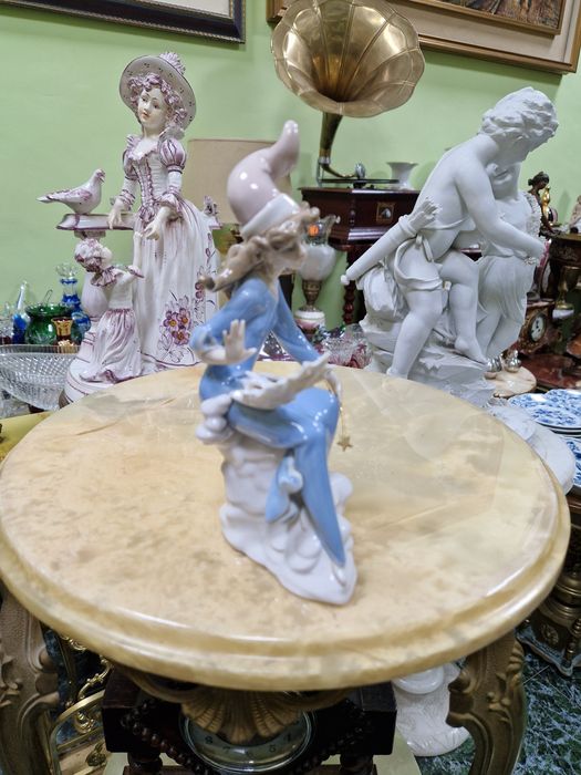 Рядка антикварна колекционерска порцеланова фигура Llardo