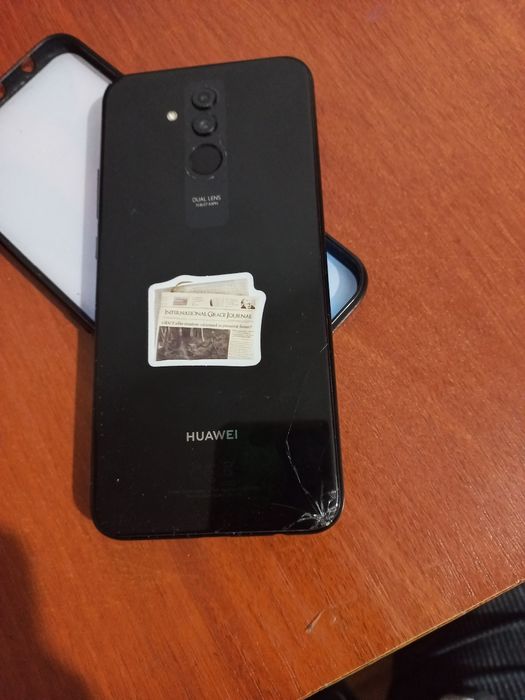 Продам телефон HUAWEI.