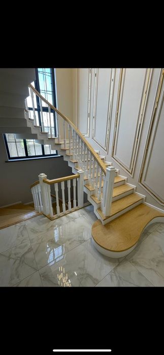 Keng turdagi Zina yogochlari