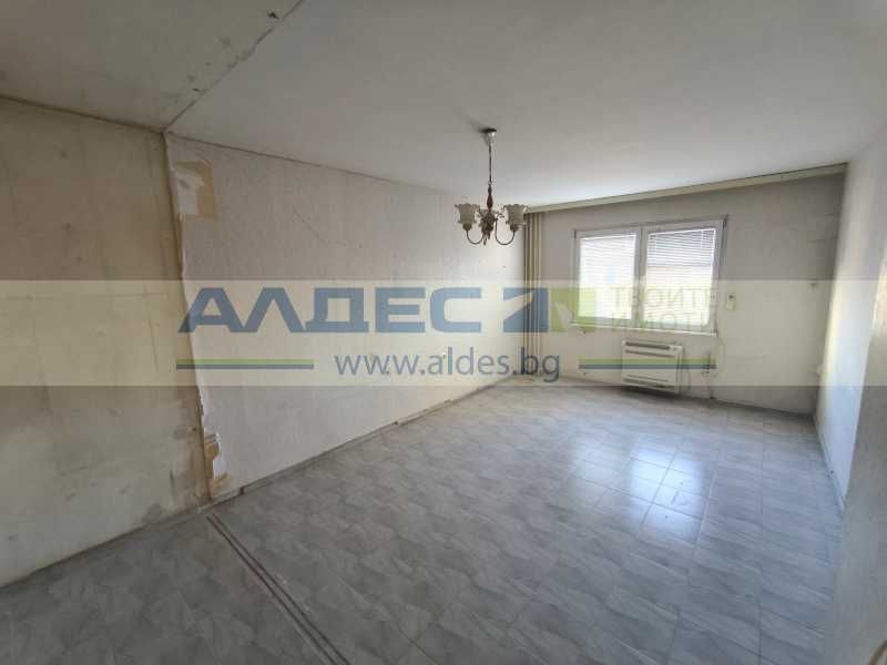 Продава се непреходен тристаен ап. в Люлин 10 срещу Парка!