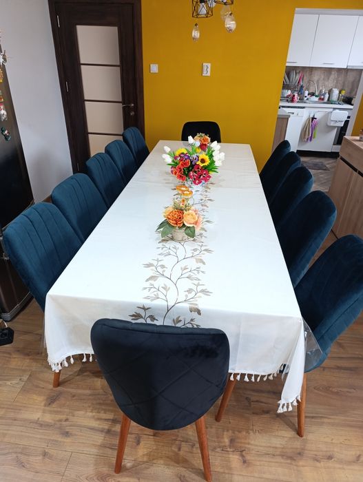 12 трапезарни столове. Ползвани 1 месец