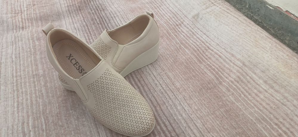 Дамски обувки-платформа