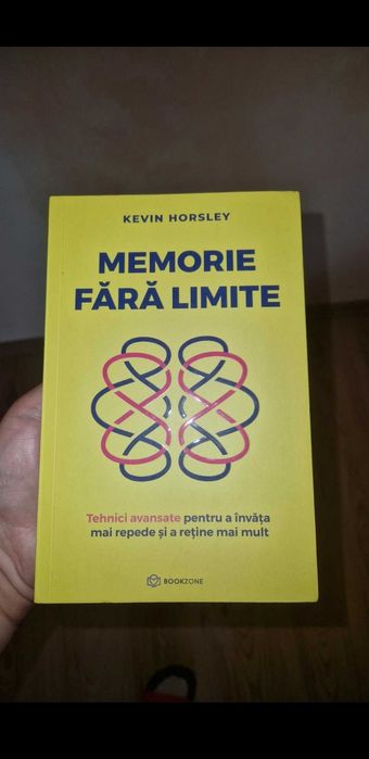 Vând 4 cărți, pachet sau individual.