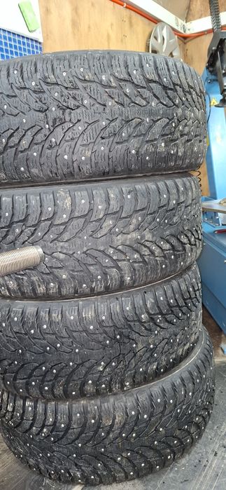 Продам зимние шины 275/50/21