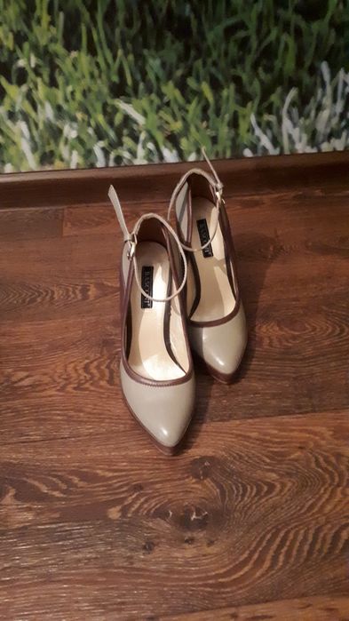 Продаются туфли кожаные.