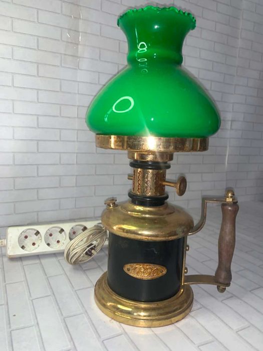 Lampa cu maner din alama