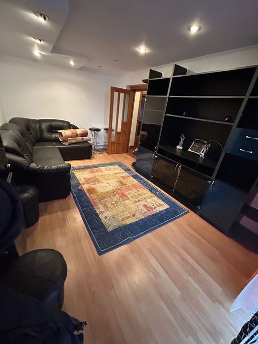 Apartament 3 camere de închiriat