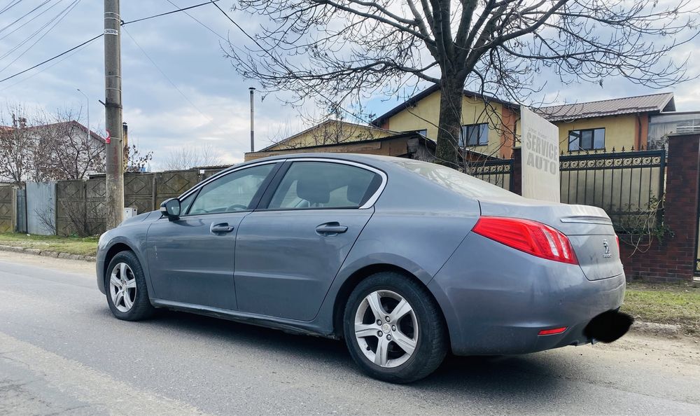 Peugeot 508 usor avariat