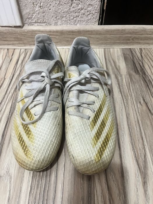 Стоножки и бутонки за футбол