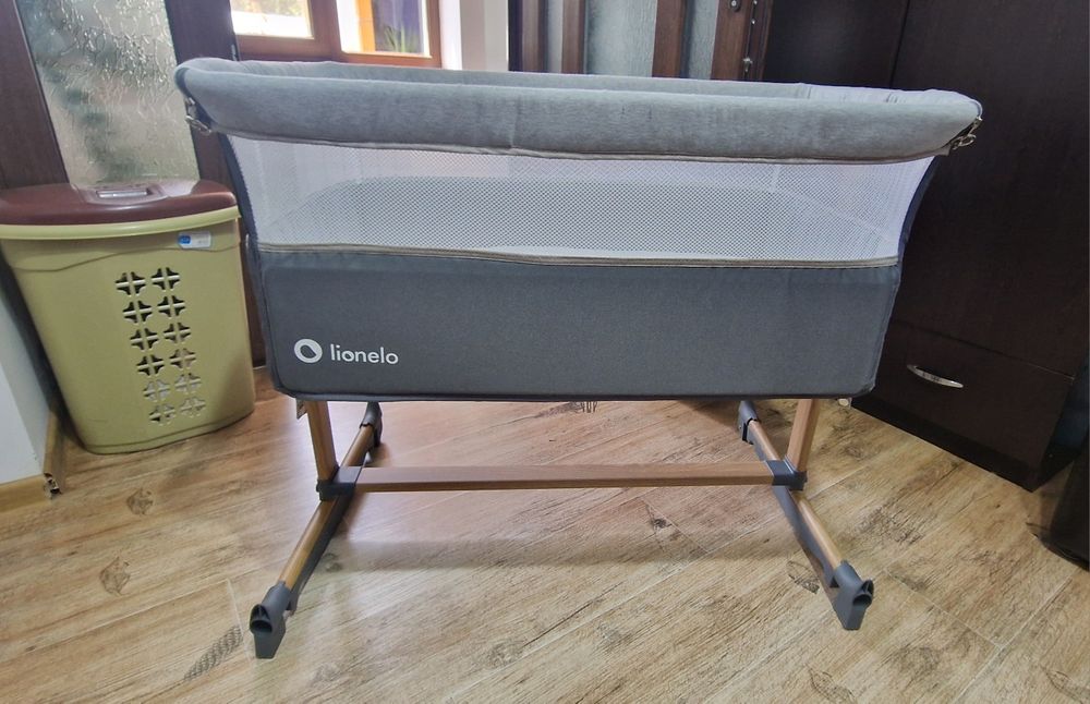 Patut Co-Sleeper cu sistem de leganare Leonie Lionelo