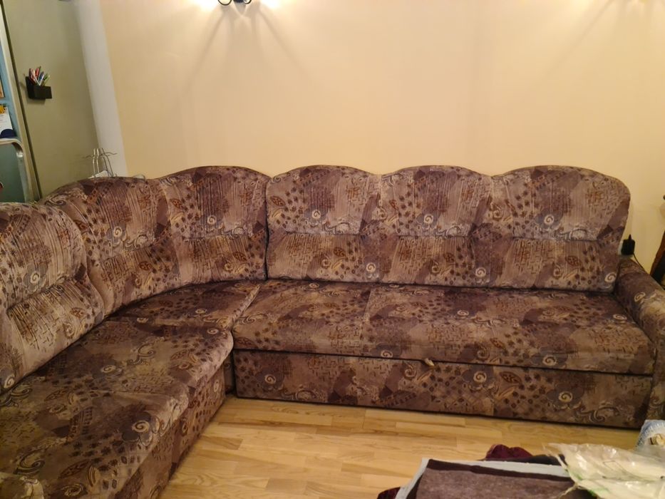 Vând colțar-pat cu ladă