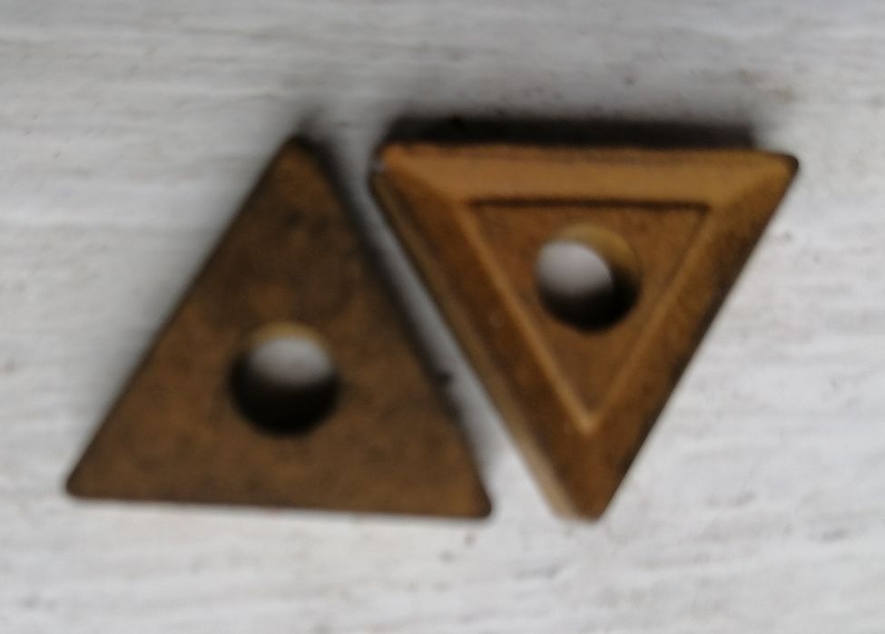 Продам напайки на резцы.