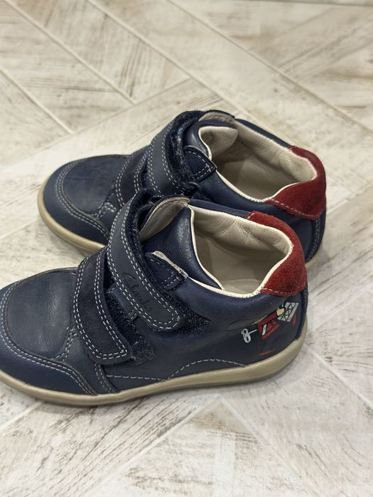 Продам ботинки доя мальчика,кожаные,р23