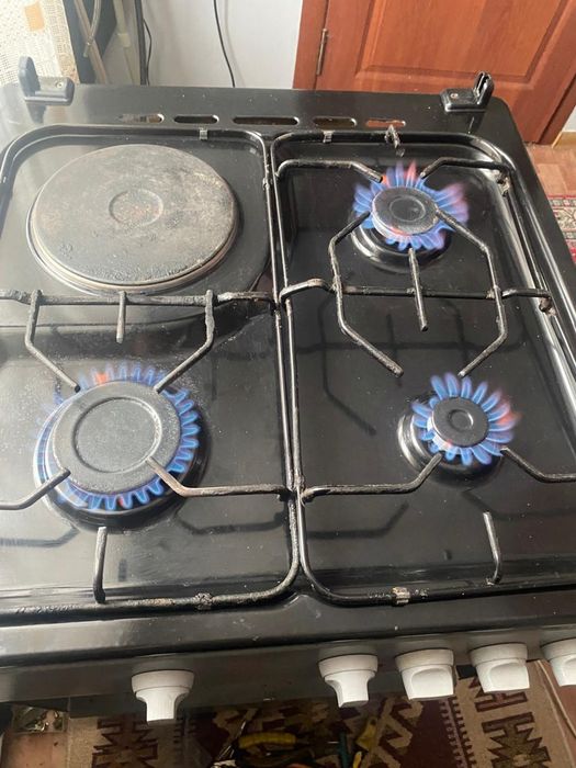 Газовая плита Vestel в хорошем состояний