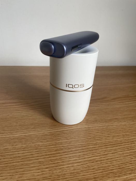 Set Iqos cu scrumiera alba