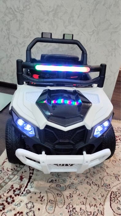 Продам детскую машину новая