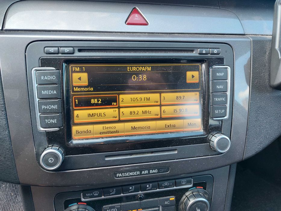 Capota fata - Piese Volkswagen Passat B6 Negru cod culoare L041 motorizare 2.0 TDI EURO 5 125 KW 170 CP CBBB cutie manuala 6+1 trepte KXZ