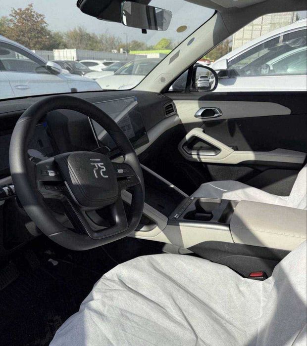 BYD yuan up muddatli to'lovga hamma rangi va pozitsiyasi bor