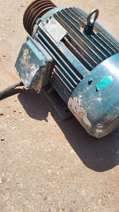 Vînd motor electric 15kw 1460rtm 380v