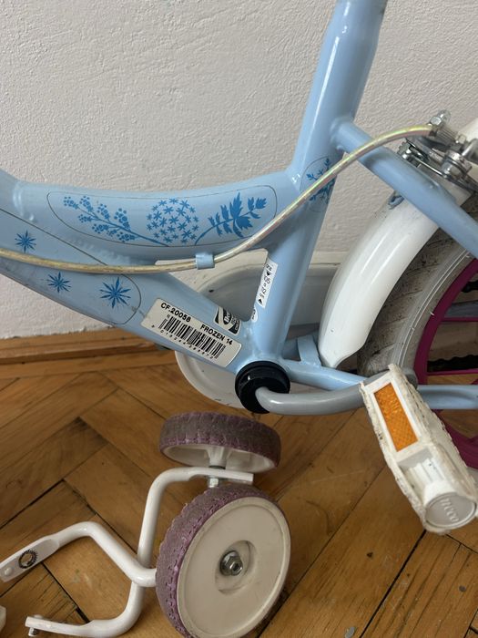 Bicicleta in conditii foarte bune ,albastru deschis cu model Frozen