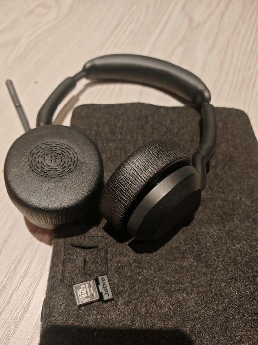 Vând Căști Jabra Evolve 2 55Wireless cu microfon.