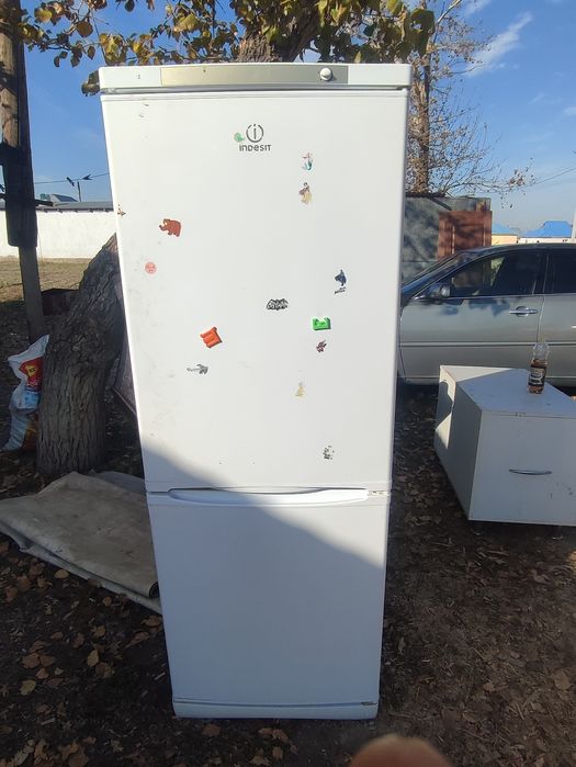 Продаётся холодильник.