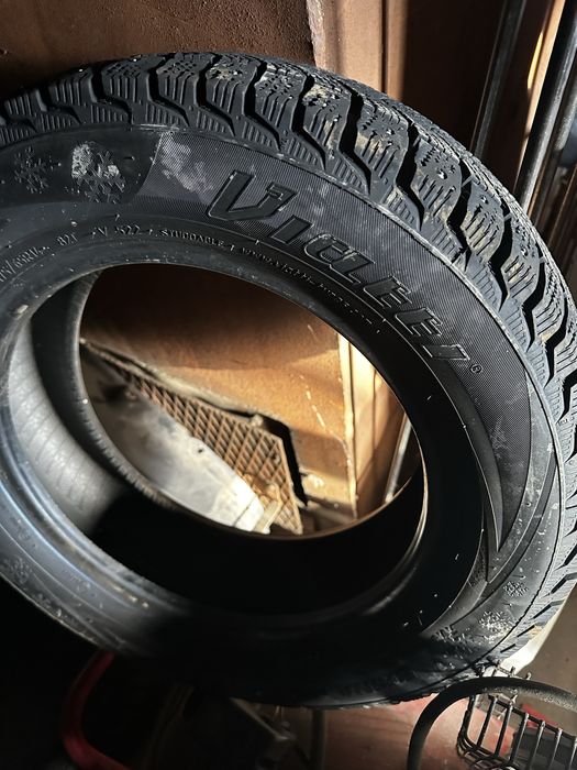 Продам шипованную резину