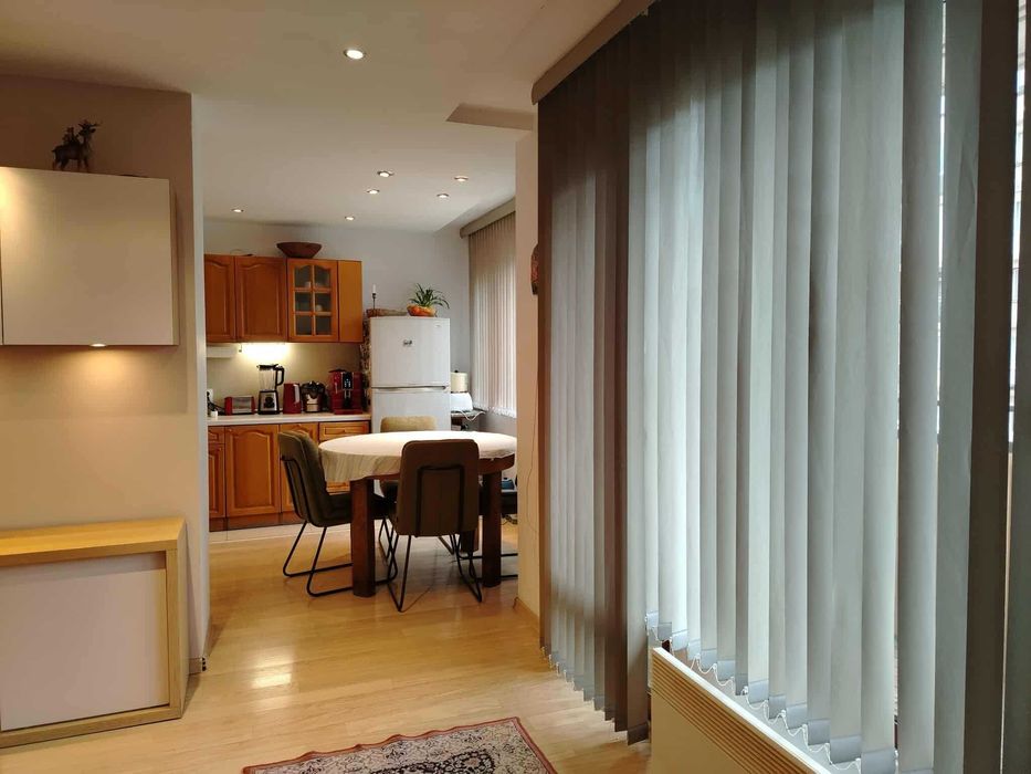 Продава се Тристаен апартамент в Пазарджик, Център - 91 кв.м за 729 €/кв.м - Снимка #1