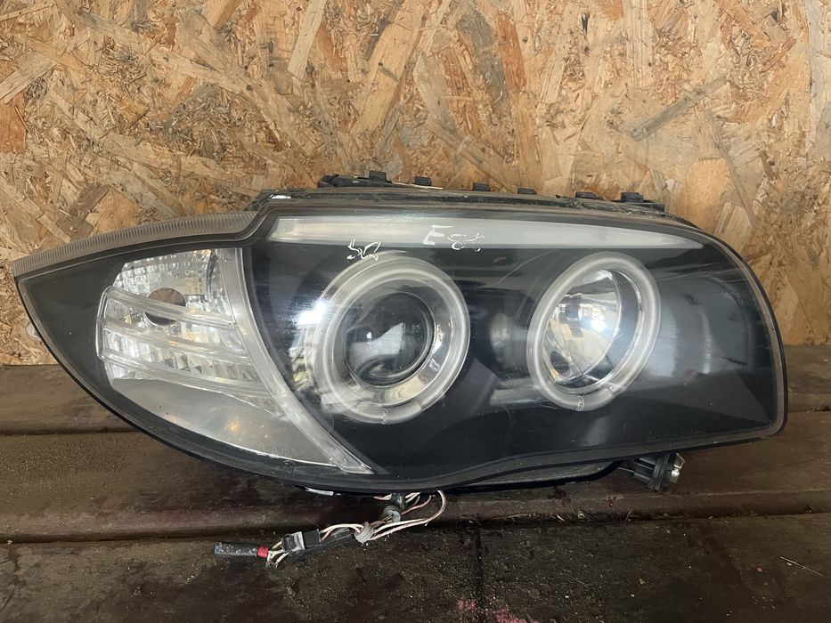Far dreapta  BMW Seria 1 E87 E81 Facelift  Angel Eyes Original