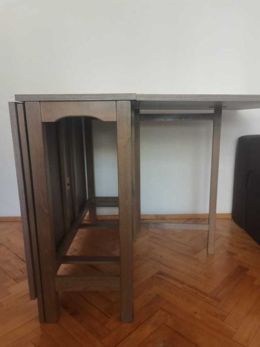 Vând masa pliabilă