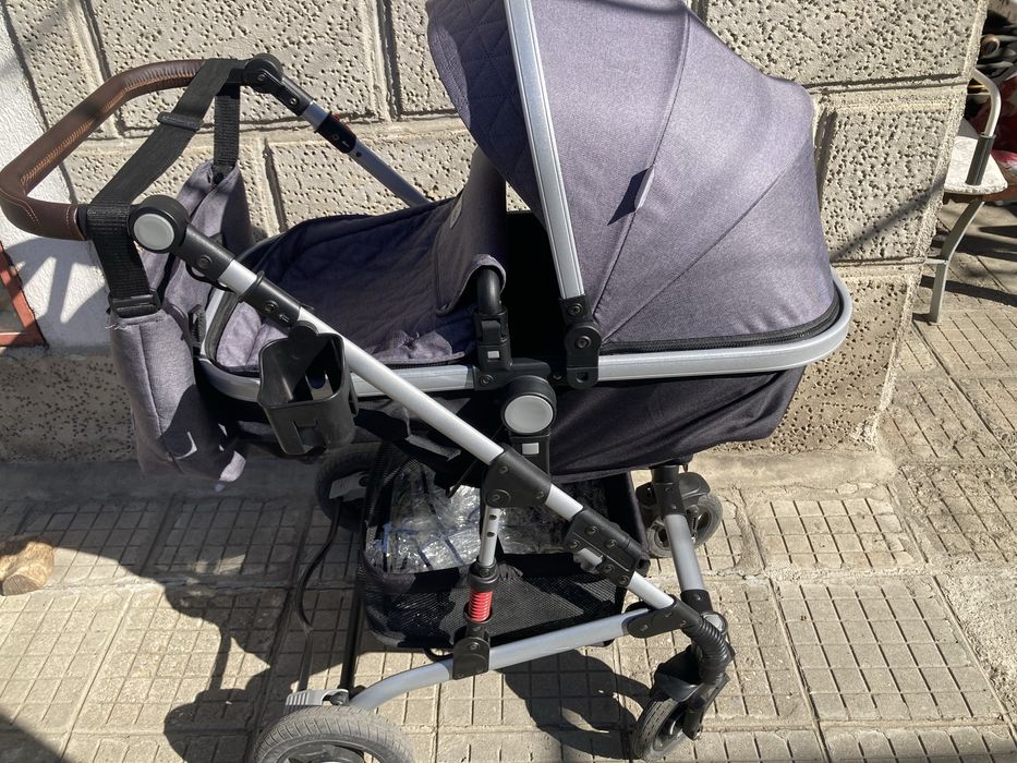 Бебешка количка.