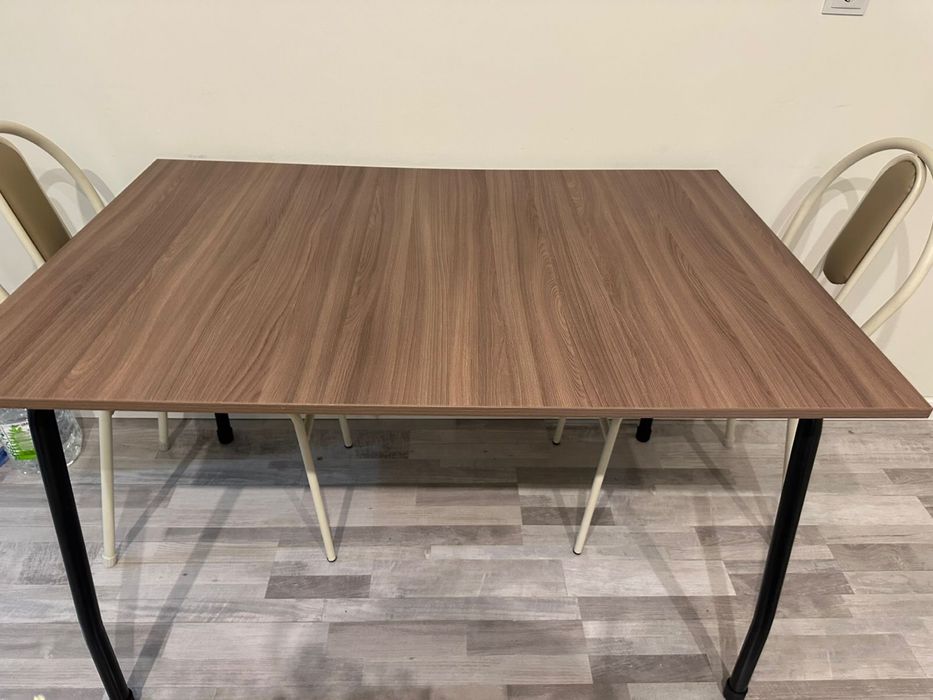 Кухонный стол большой