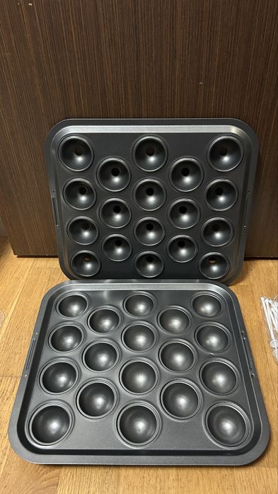 Tava de copt prajituri bilute cu betigas plastic NOU > adusa din SUA.