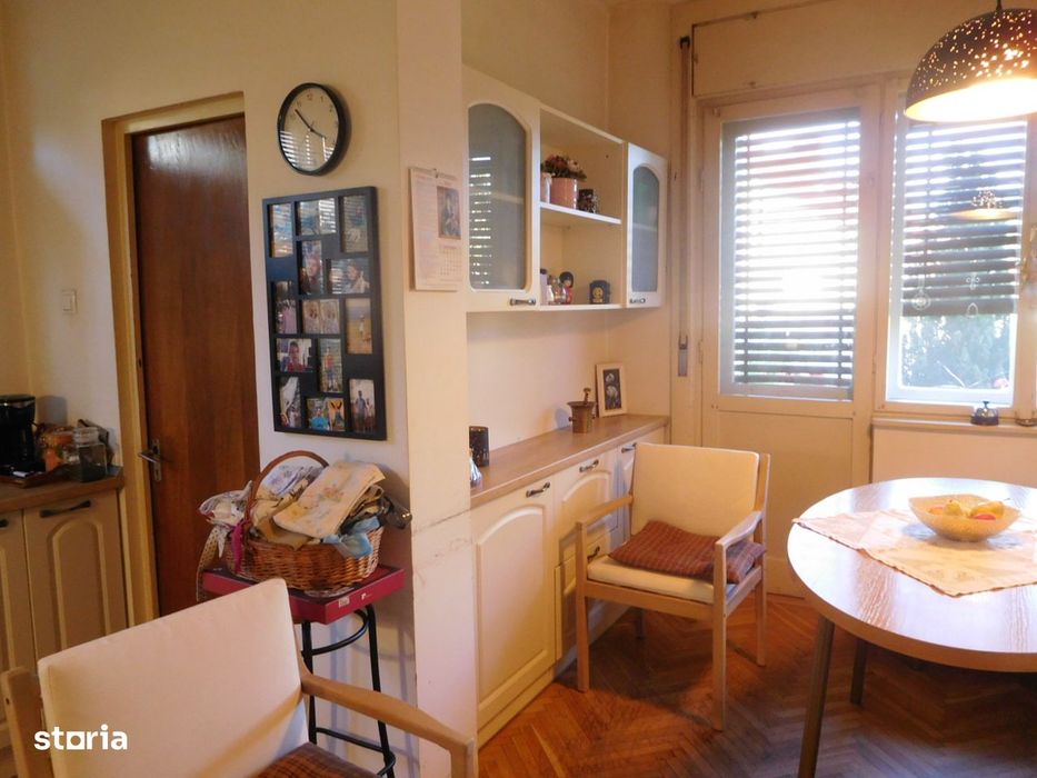 Apartament 6 camere, garaj și grădină în Centru