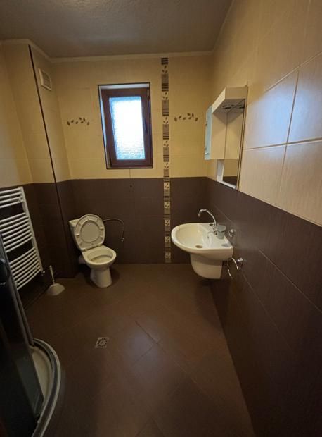 Дава се под наем Къща в Божурище - 300 кв.м за 1500 € - Снимка #7