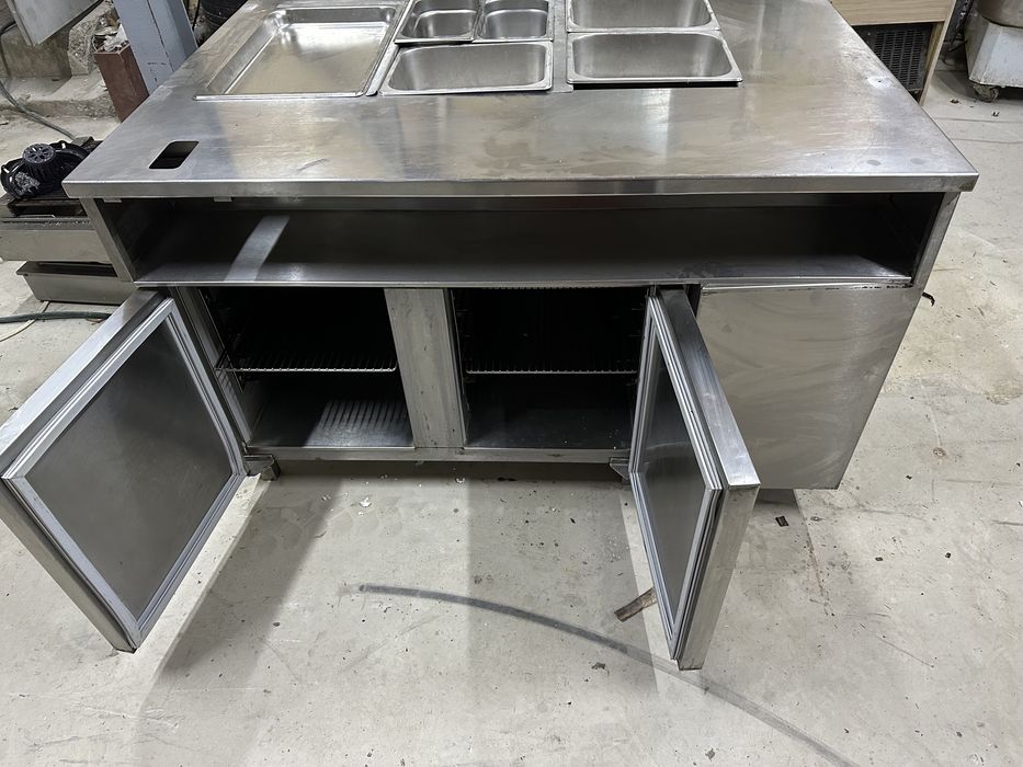 Хладилна маса островна