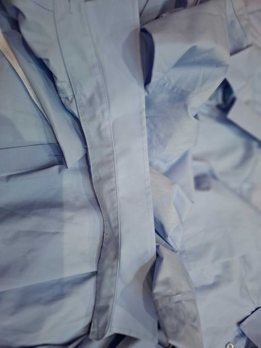 Vând cămăși albastre școală