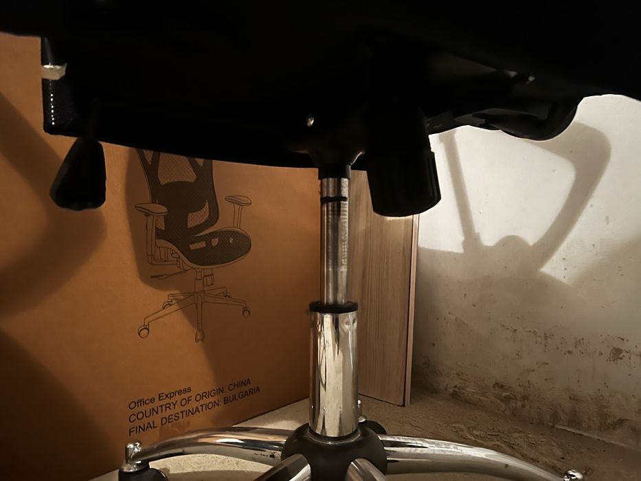 Два броя  Офис столове