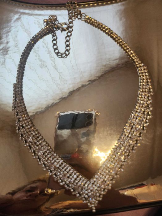 Елегантно колие с