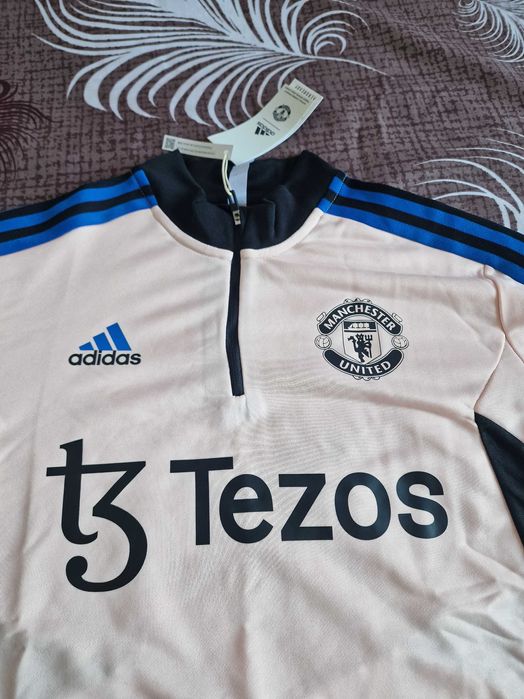 Тренировъчно горнище на Manchester united