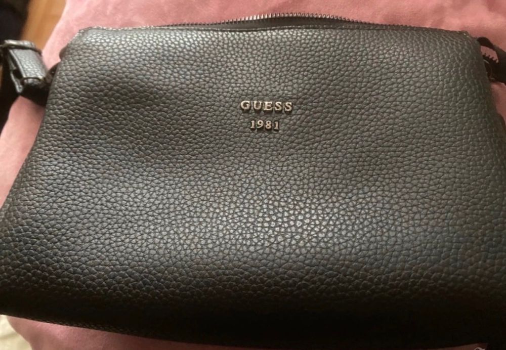 Дамска чанта Guess