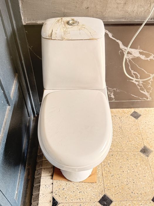 Unitaz sotiladi srochna